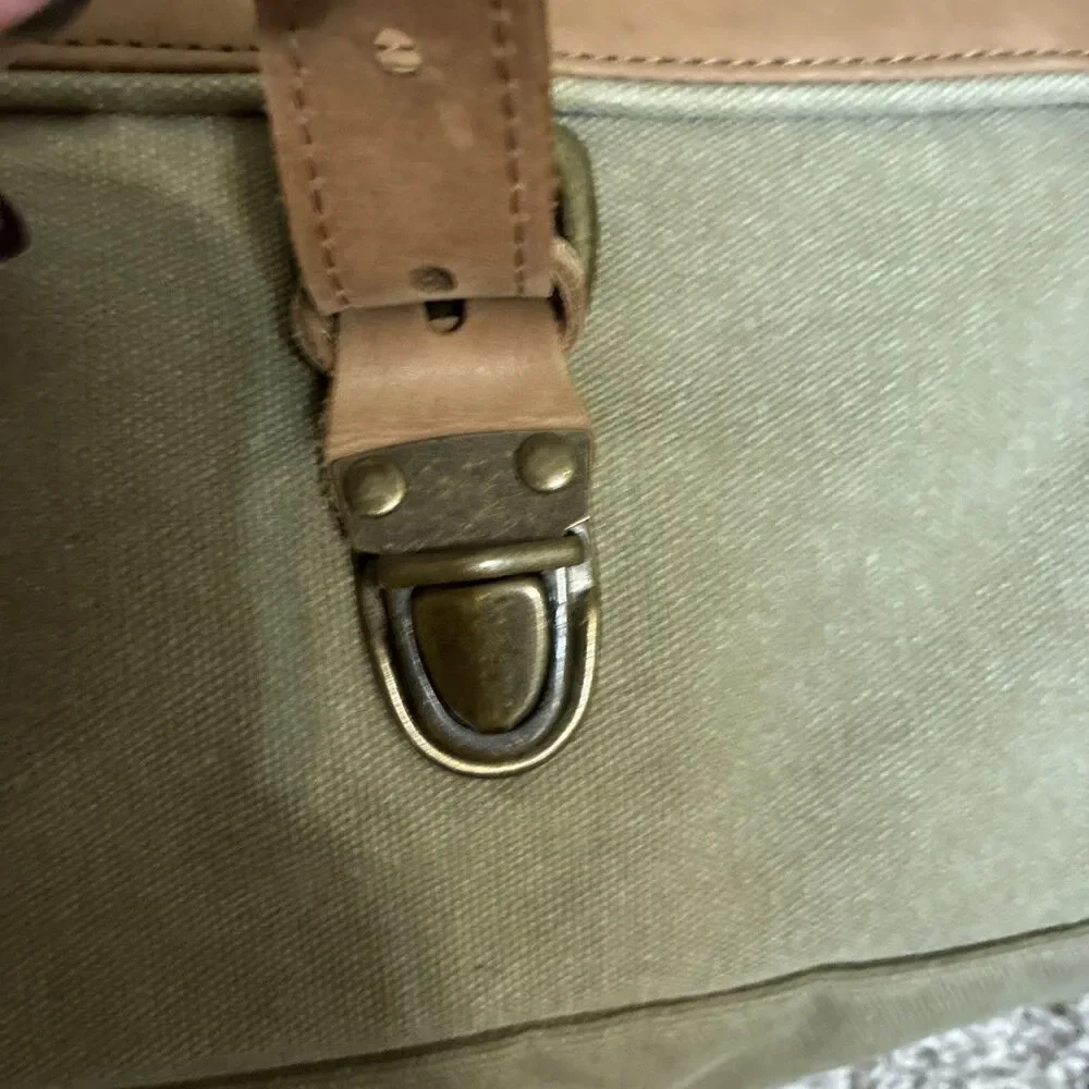 LL Bean Canvas Messenger Bag Medium Khaki Green Gorpcore Goblincore Vintage